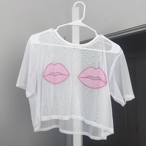 Missguided Tops - Lip Appliqué Mesh Crop Top Missguided Tops - Lip Appliqué Mesh Crop Top